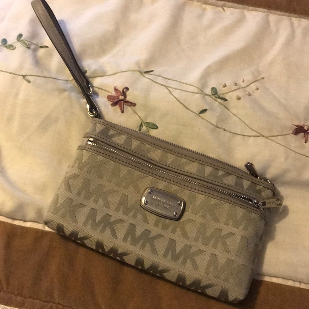 Michael Kors wristlet